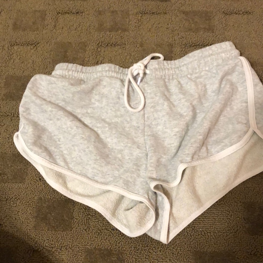 GARAGE SWEAT SHORTS SUPER CUTE